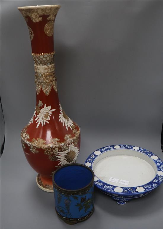 A cloisonne pot, a Japanese vase and blue and white stand
